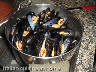 boiled blue mussels