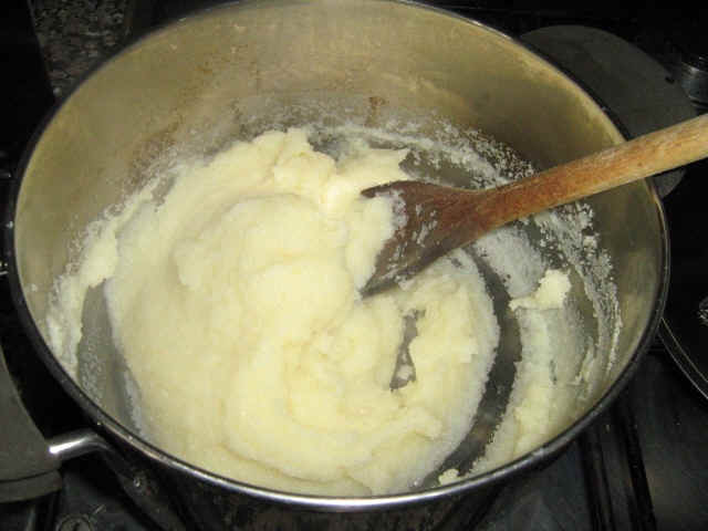 making sfogliatelle pastry