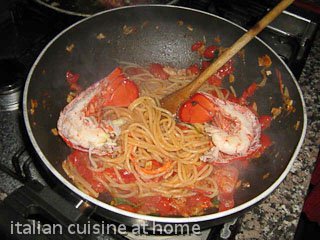 stir spaghetti with lobster